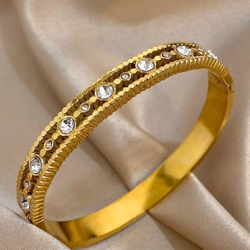 Diamond decor bangle Q756